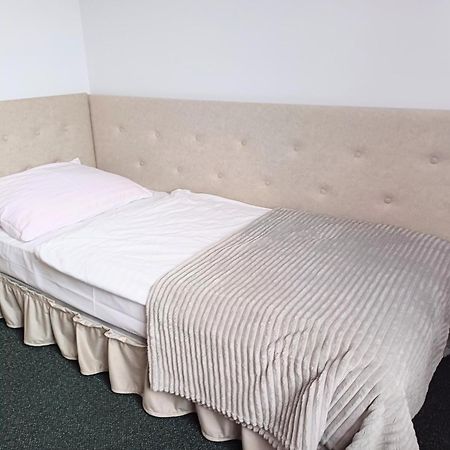 Hotel I Restauracja Borowianka Ostrów Wielkopolski Dış mekan fotoğraf