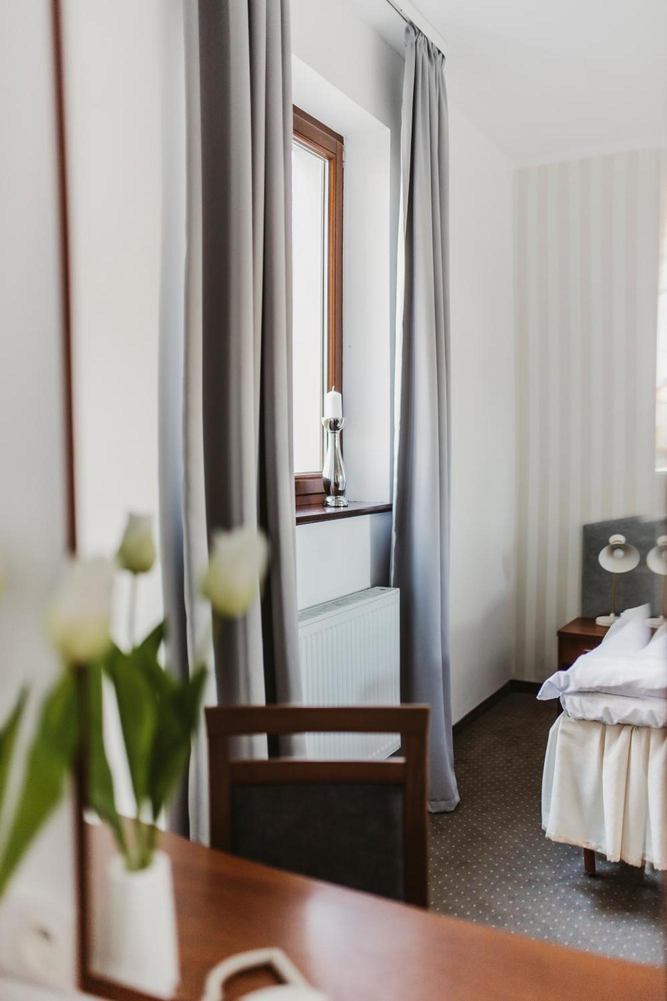 Hotel I Restauracja Borowianka Ostrów Wielkopolski Dış mekan fotoğraf