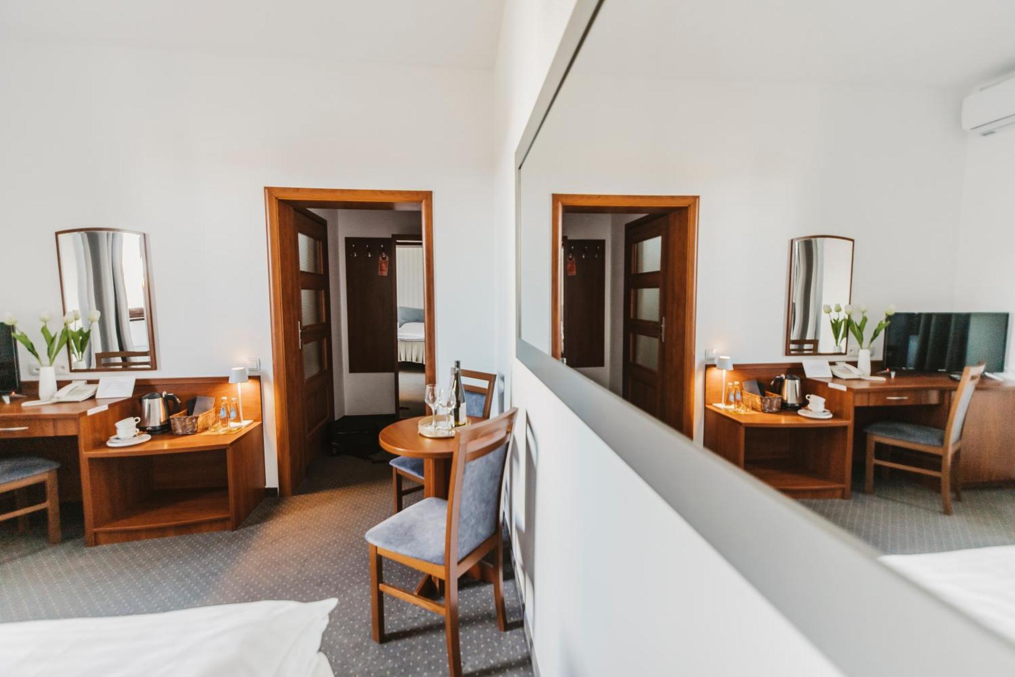 Hotel I Restauracja Borowianka Ostrów Wielkopolski Dış mekan fotoğraf