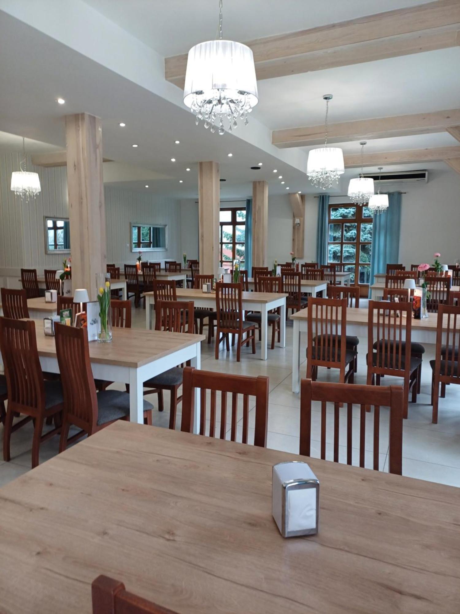 Hotel I Restauracja Borowianka Ostrów Wielkopolski Dış mekan fotoğraf