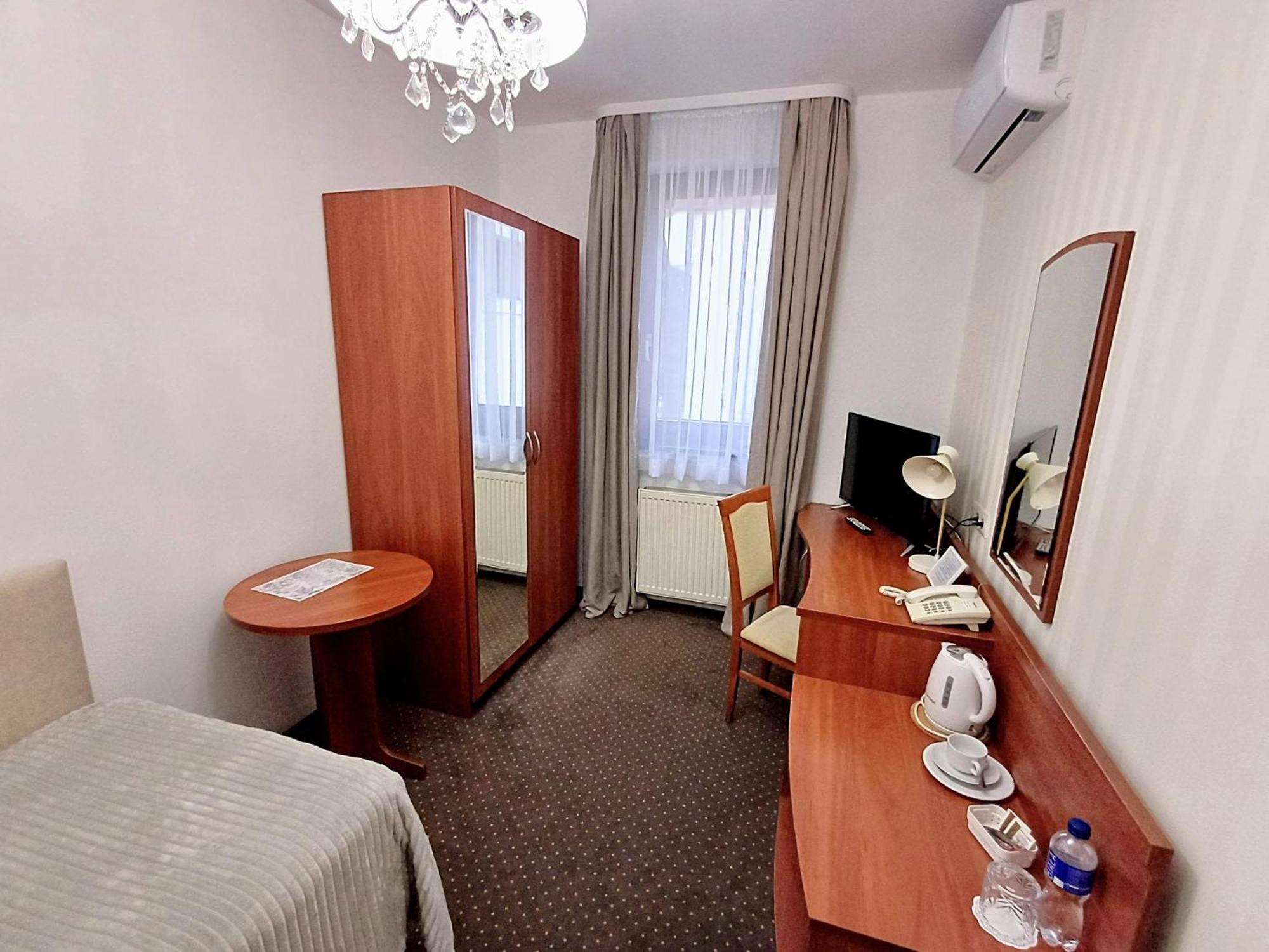 Hotel I Restauracja Borowianka Ostrów Wielkopolski Dış mekan fotoğraf