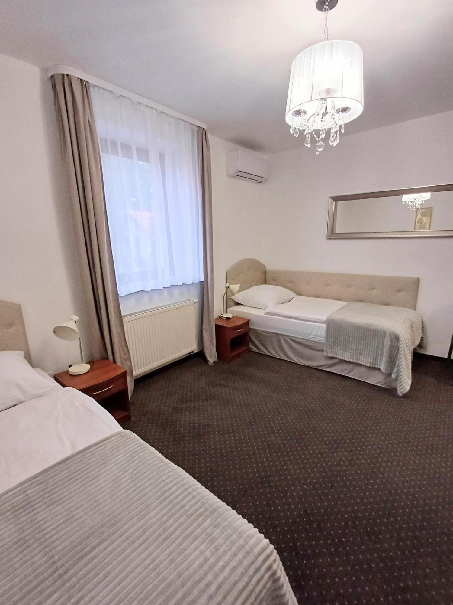 Hotel I Restauracja Borowianka Ostrów Wielkopolski Dış mekan fotoğraf