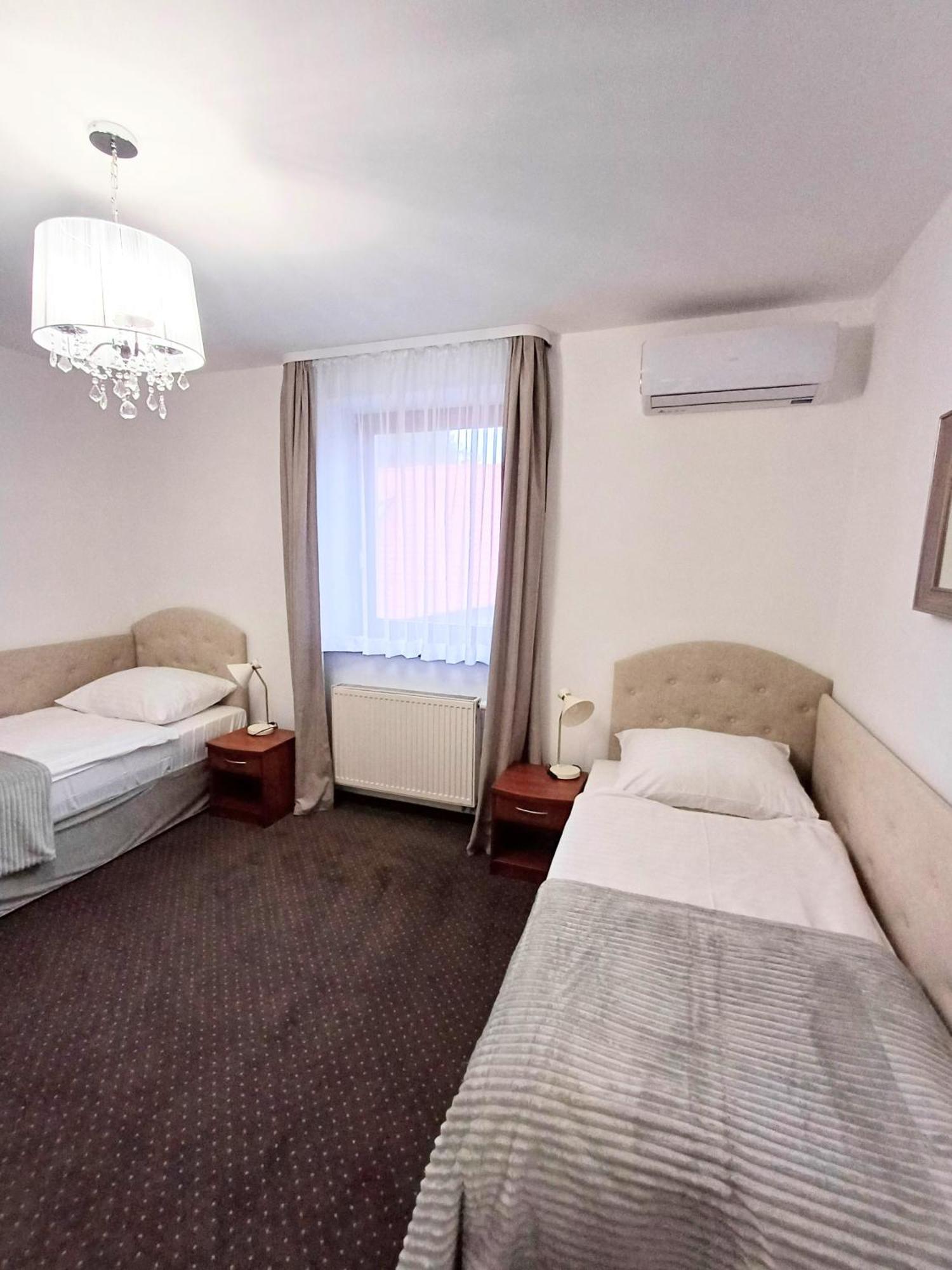 Hotel I Restauracja Borowianka Ostrów Wielkopolski Dış mekan fotoğraf