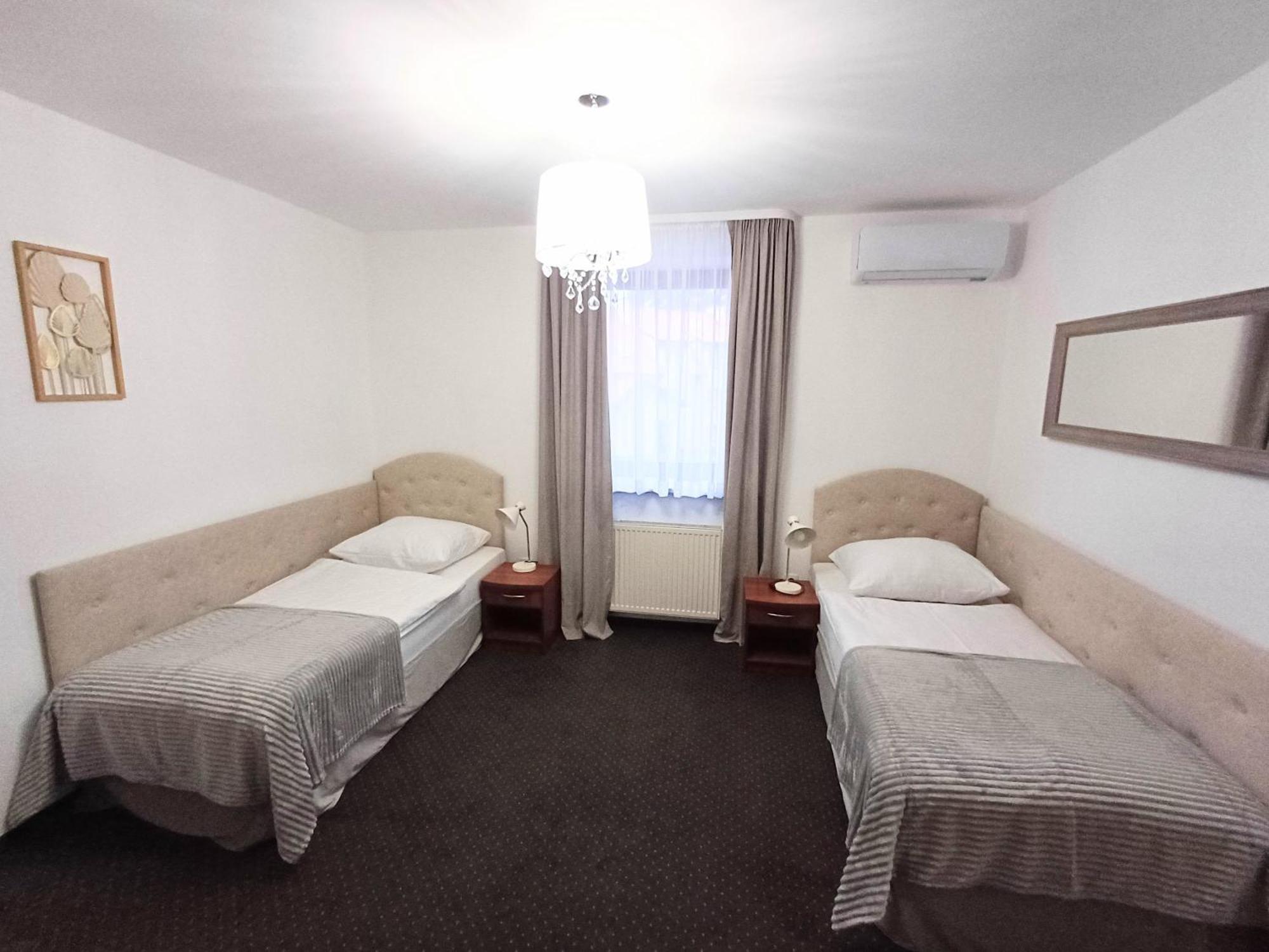 Hotel I Restauracja Borowianka Ostrów Wielkopolski Dış mekan fotoğraf