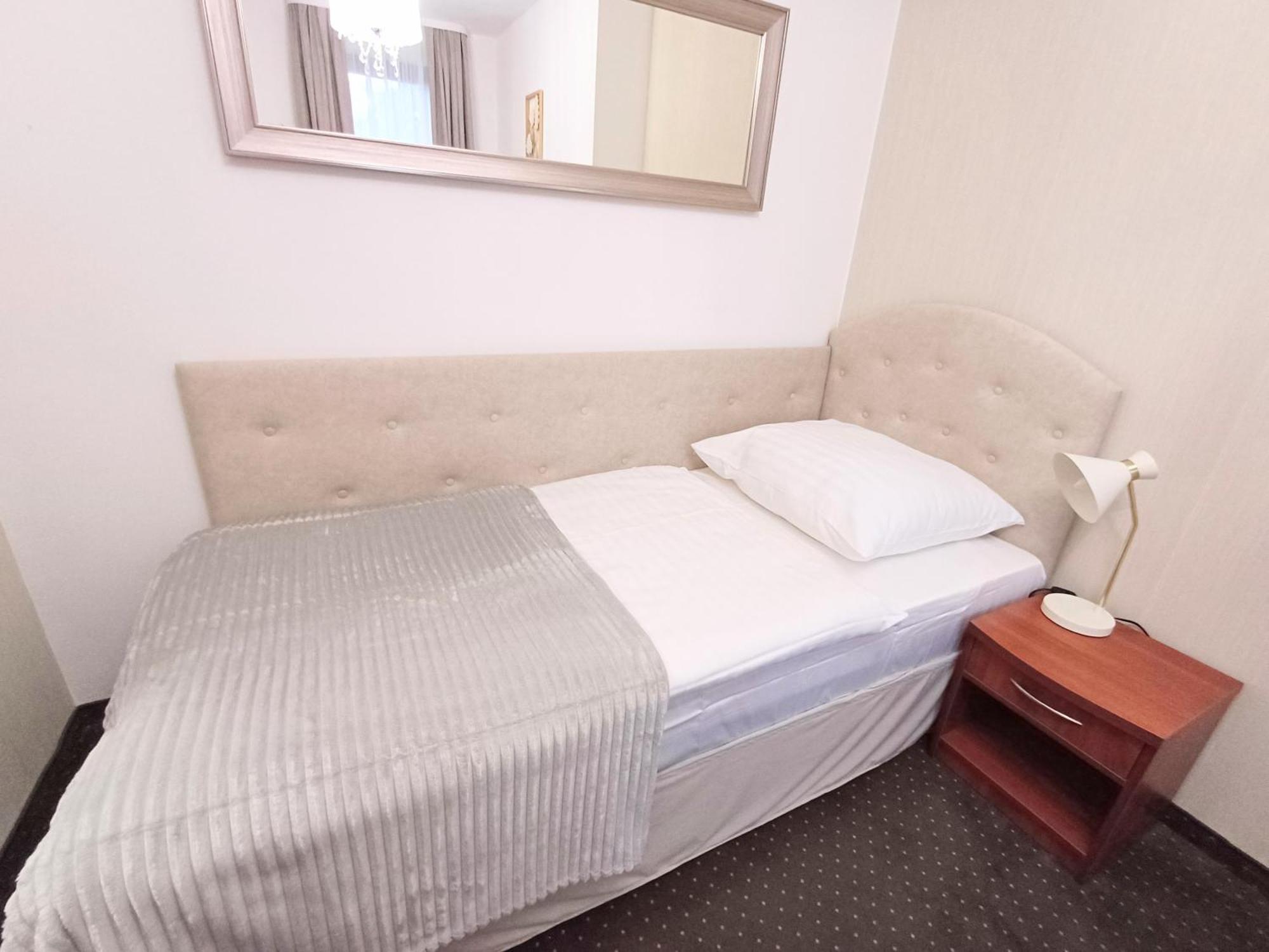 Hotel I Restauracja Borowianka Ostrów Wielkopolski Dış mekan fotoğraf