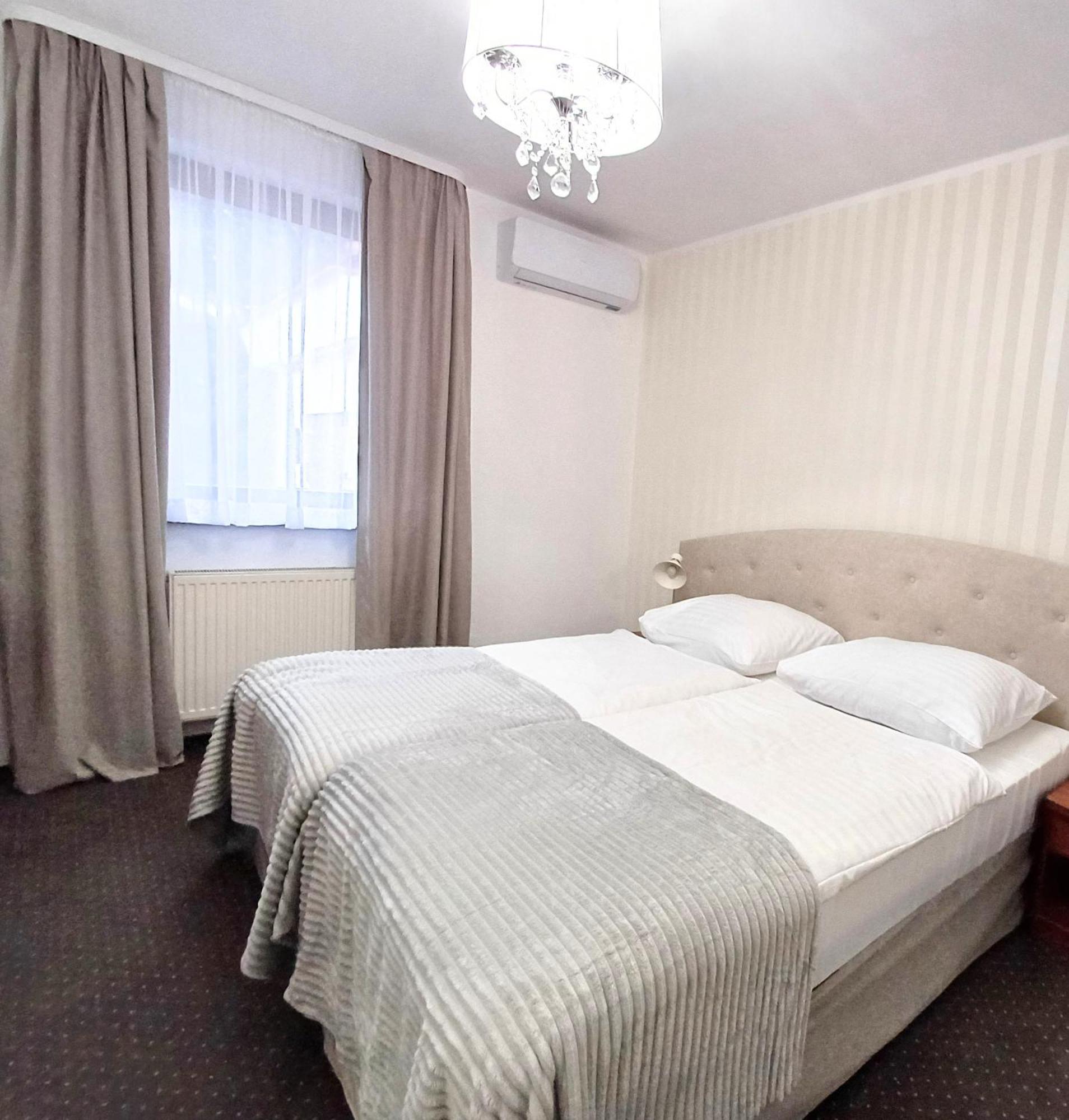 Hotel I Restauracja Borowianka Ostrów Wielkopolski Dış mekan fotoğraf