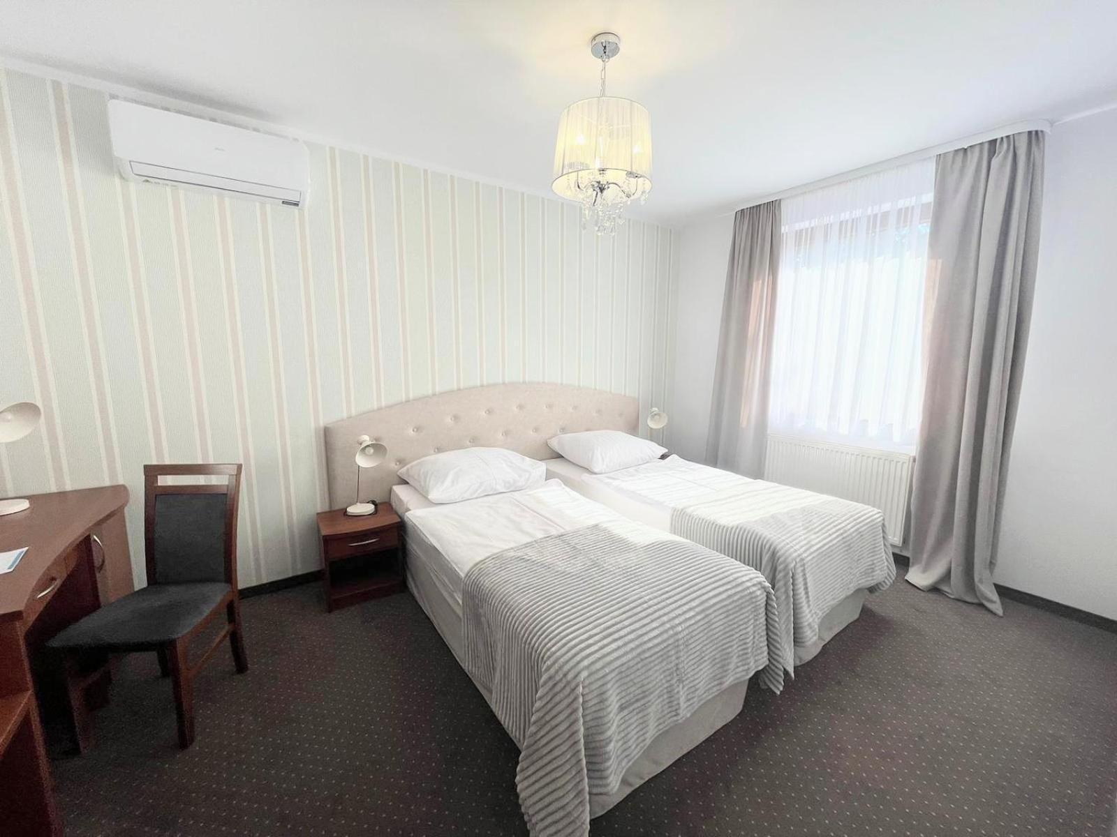 Hotel I Restauracja Borowianka Ostrów Wielkopolski Dış mekan fotoğraf