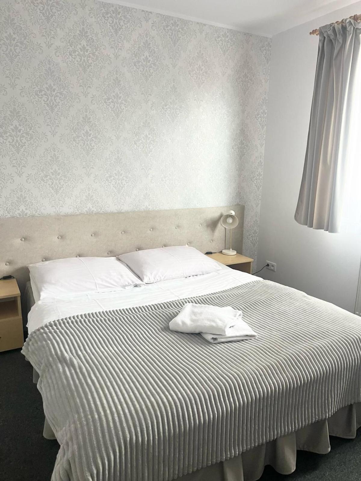 Hotel I Restauracja Borowianka Ostrów Wielkopolski Dış mekan fotoğraf
