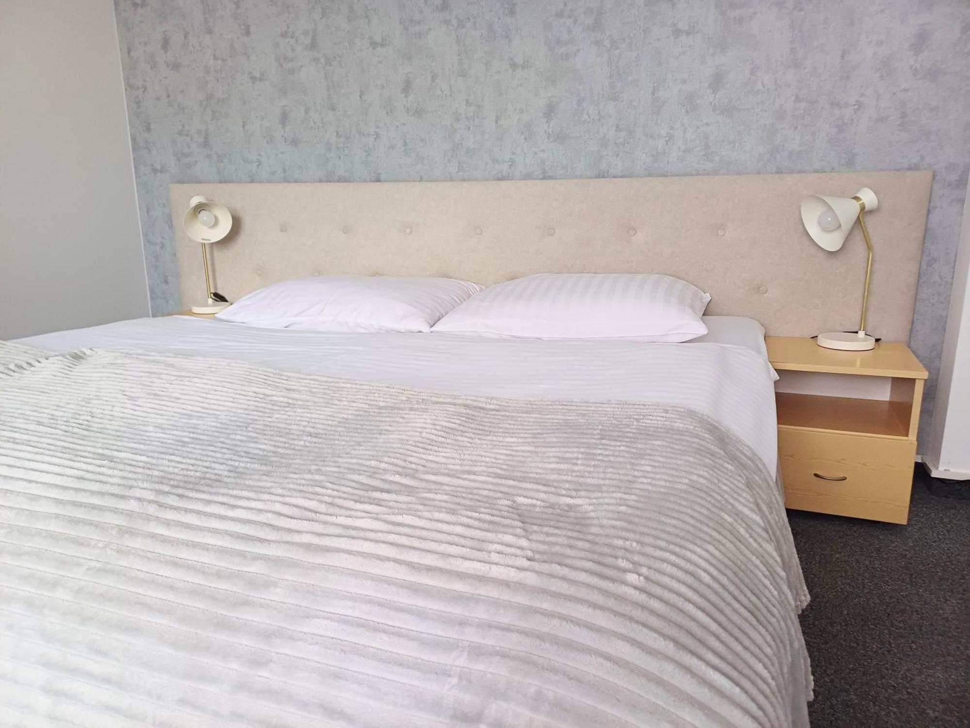 Hotel I Restauracja Borowianka Ostrów Wielkopolski Dış mekan fotoğraf